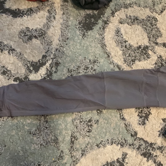 Grey leggings with mesh on bottom and pockets on side - Picture 2 of 3